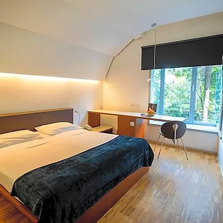 Black מלון 4*