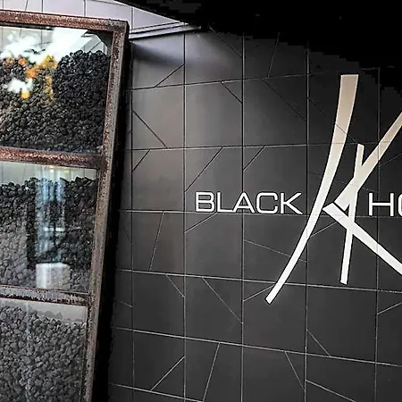 Black 4*